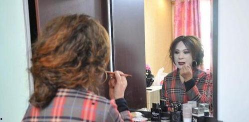 红大爷男扮女装视频无删减,一场跨越性别的时尚秀